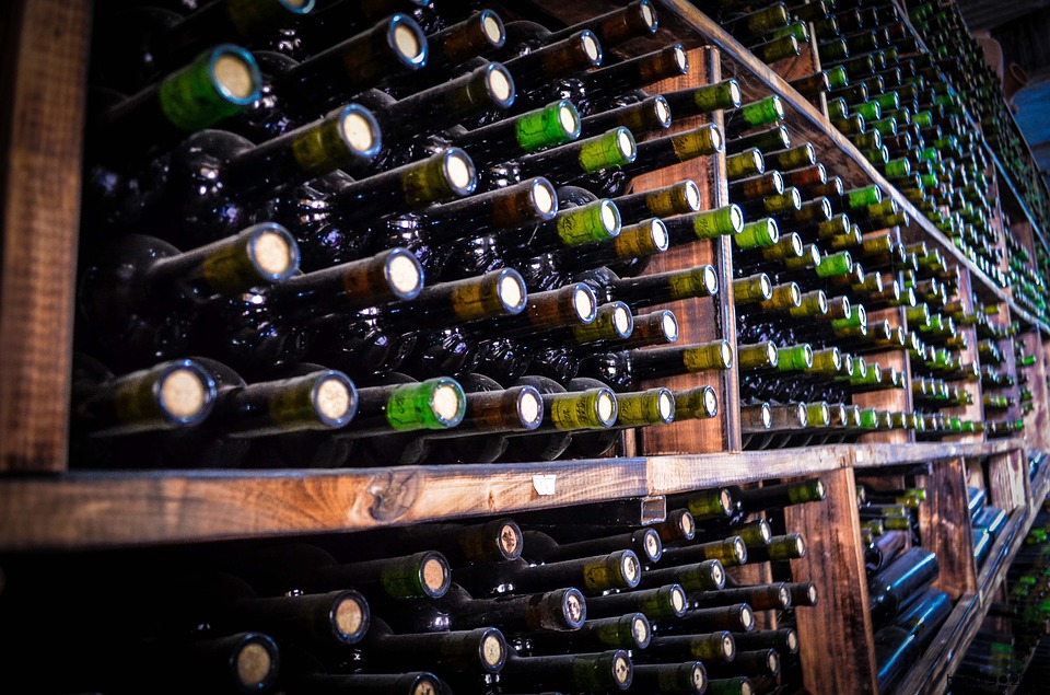 Cresce il consumo di vino nella grande distribuzione e con l'e-commerce