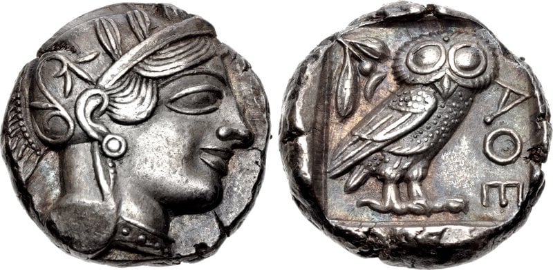 Figura 3. Tetradramma ateniese V secolo a.C- Atena con elmo; civetta e olivo