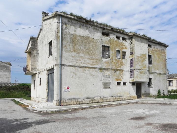 Figura 3. Borgo Taccone, Irsina (MT). Edificio delle botteghe e alloggi