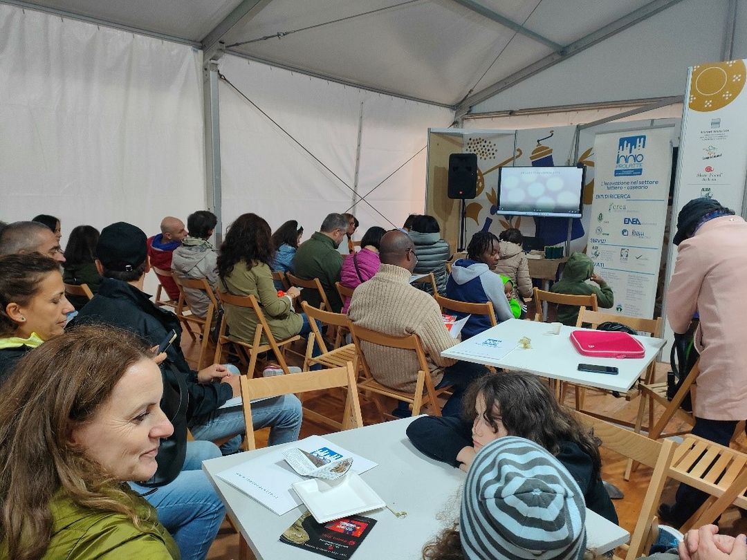 Figura 5. Il formaggio a caglio di carciofo di INNOPROLATTE al Salone del Gusto - Terra madre, Torino 2022