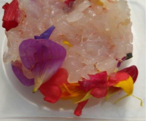 pietanza con petali 