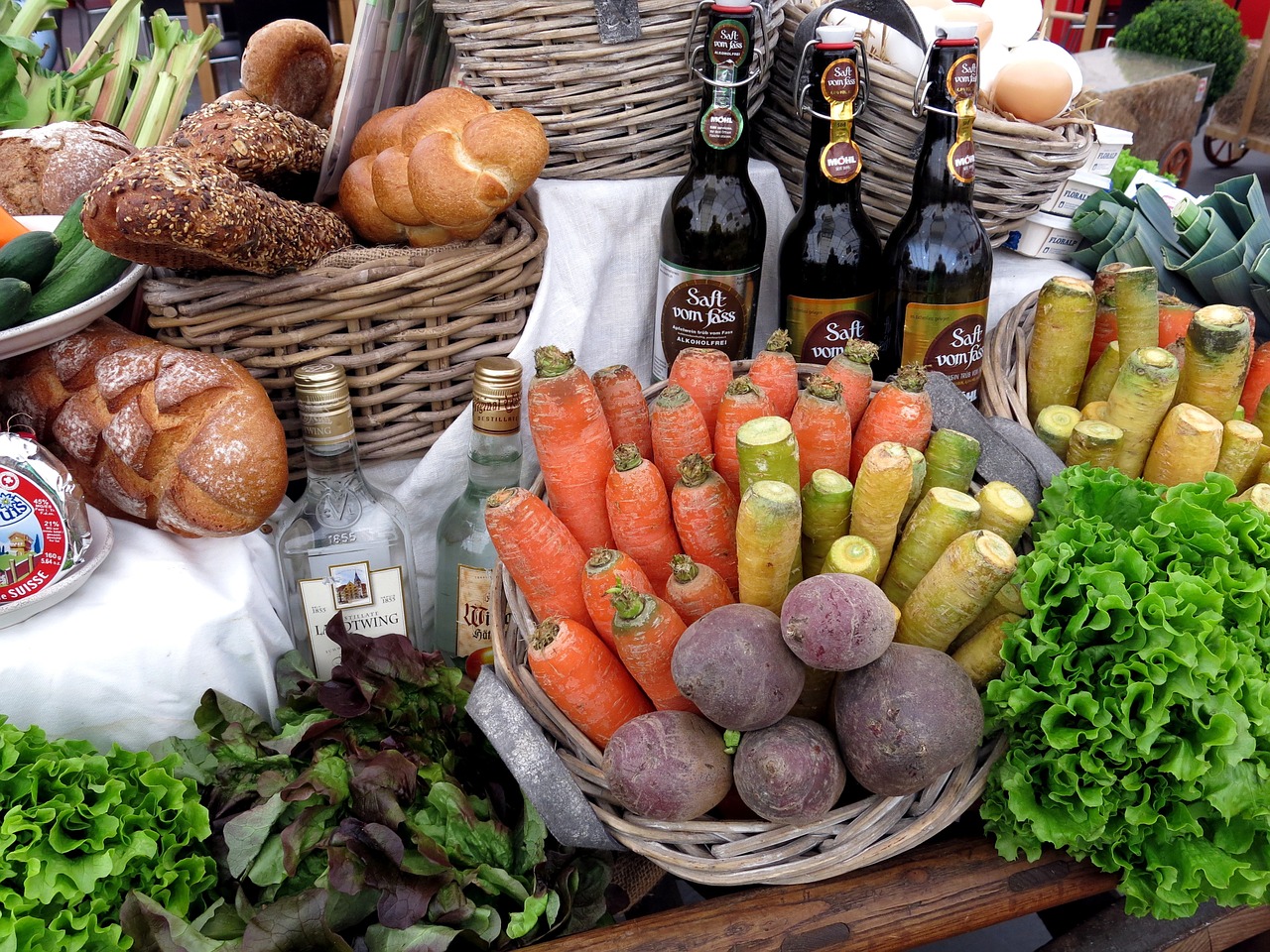 I prodotti alimentari raggiungono regolarmente mercati e negozi