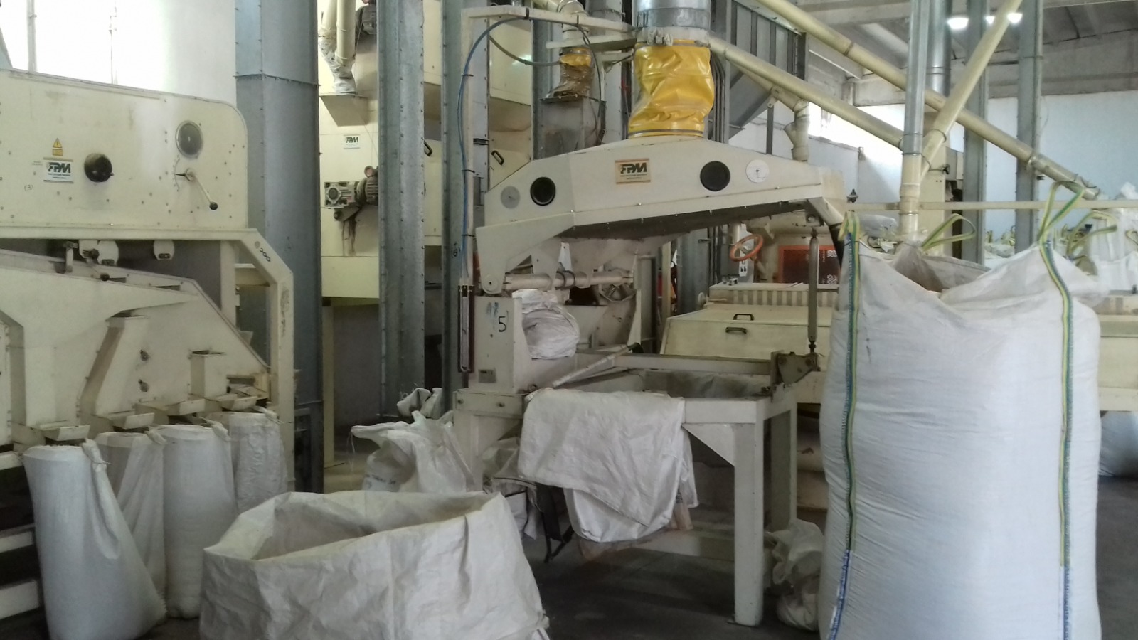 Centro di sbramatura e pulitura farro biologico in provincia di Matera