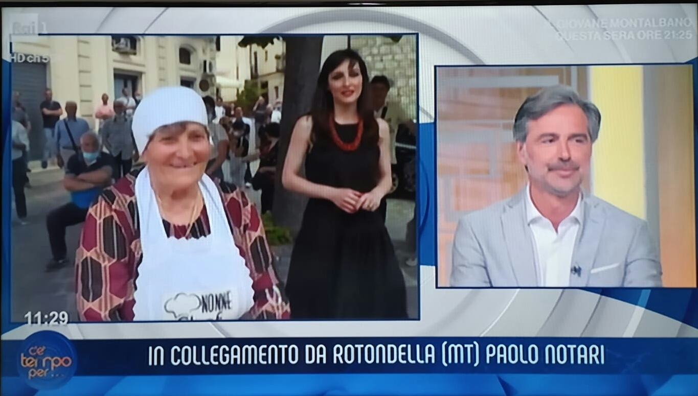 Tiziana Fedele con le Nonne Chef in diretta su Rai 1